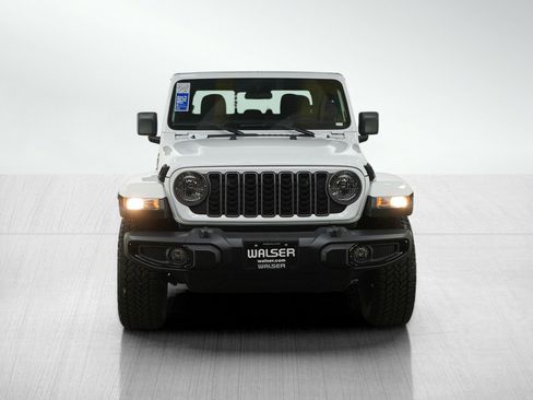 Used 2025 Jeep Gladiator Sport image 8