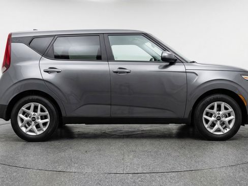 Used 2025 Kia Soul LX w/ LX Technology Package FWD image 11
