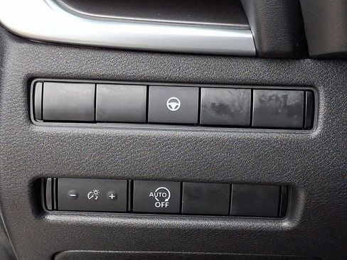 Used 2023 Nissan Rogue SV AWD/4WD image 22