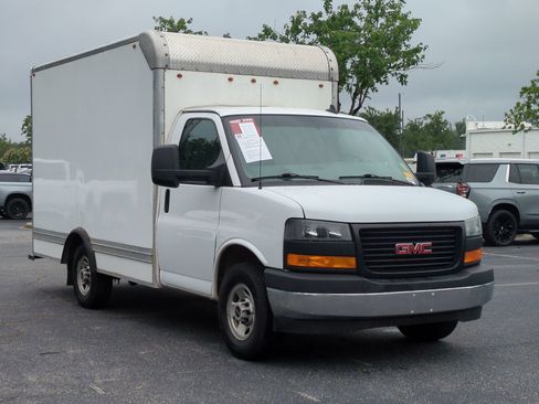Used 2022 GMC Savana 3500 w/ Power Convenience Package RWD image 2