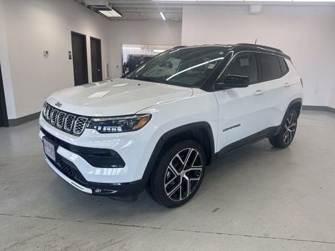 Used 2024 Jeep Compass Limited w/ Elite Group image 4