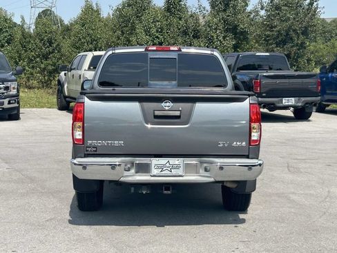 Used 2017 Nissan Frontier SV w/ SV Value Truck Package AWD/4WD image 6