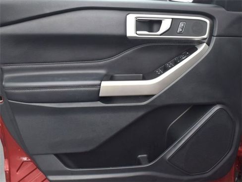 Used 2021 Ford Explorer XLT w/ Class III Trailer Tow Package image 9