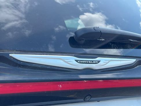 Used 2023 Chrysler Pacifica Touring-L FWD image 45