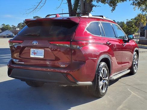Used 2022 Toyota Highlander XLE image 6