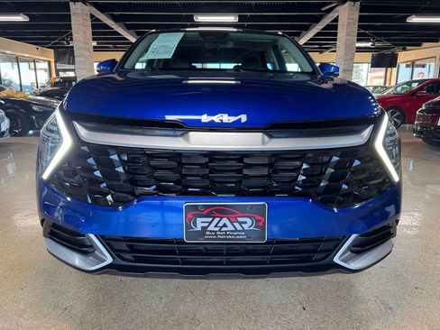 Used 2024 Kia Sportage EX FWD image 2