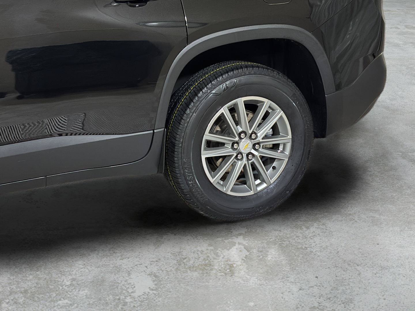 Used 2023 Chevrolet Traverse LT FWD image 8