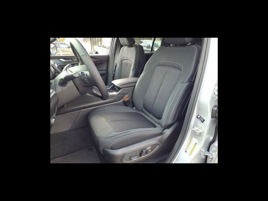 New 2025 Jeep Grand Cherokee Laredo X w/ Luxury Tech Group I AWD/4WD image 4