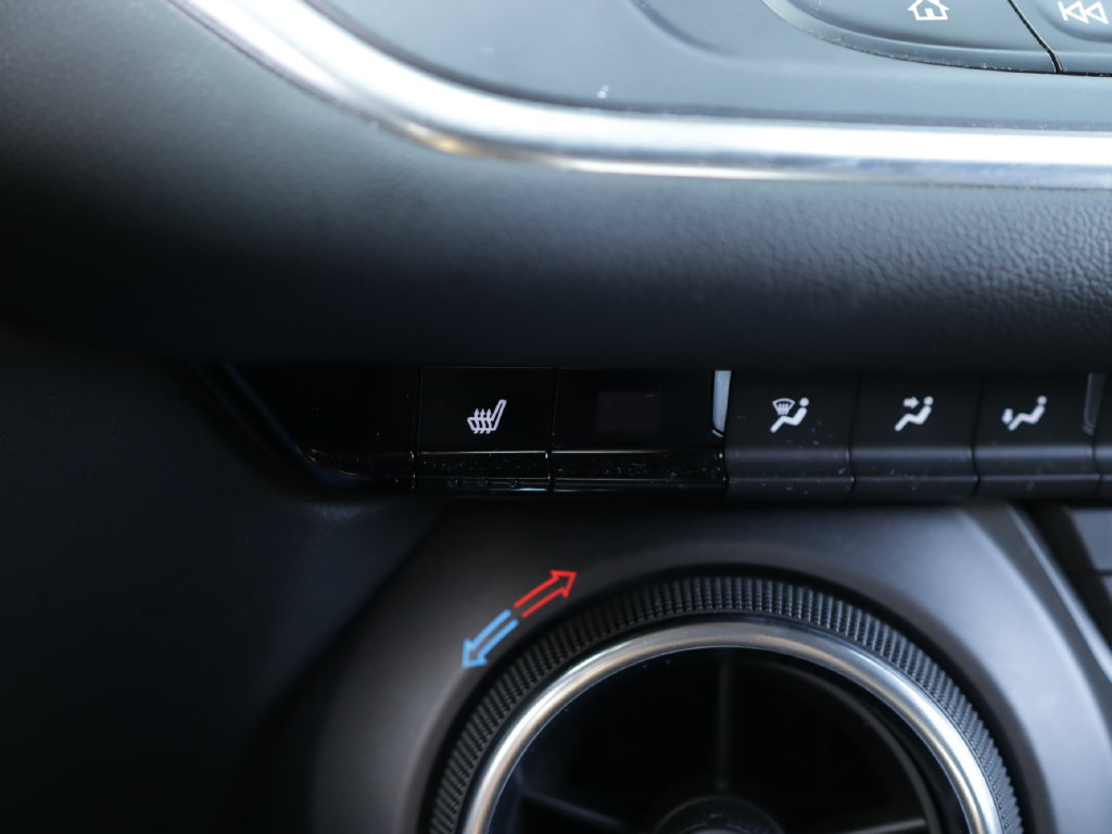 Used 2020 Chevrolet Blazer LT FWD image 16
