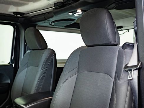 Used 2019 Jeep Wrangler Sport S image 22