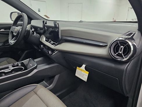 New 2026 Chevrolet Equinox LT w/ Convenience Package II AWD/4WD image 12