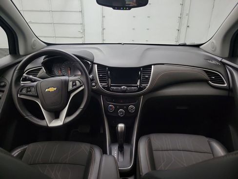 Used 2022 Chevrolet Trax LT w/ LT Convenience Package image 12
