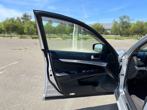 Used 2015 INFINITI Q40 w/ Navigation Package RWD image 10