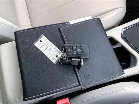 Used 2024 Volkswagen Tiguan SE R-Line image 14