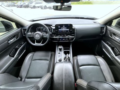 Used 2023 Nissan Pathfinder SL image 14