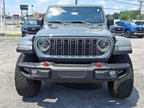 Used 2025 Jeep Wrangler Unlimited Rubicon AWD/4WD image 2