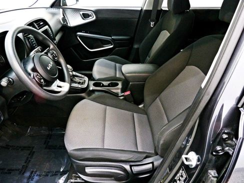 Used 2022 Kia Soul LX w/ Technology Package FWD image 8