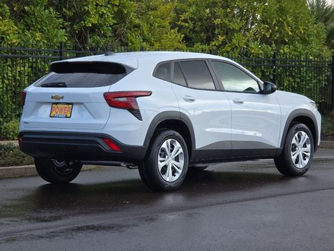 New 2026 Chevrolet Trax LS image 5