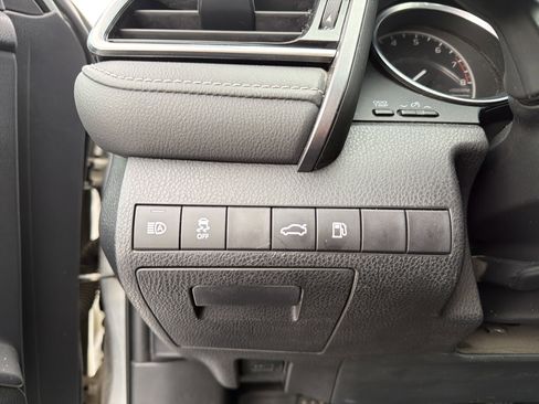 Certified 2018 Toyota Camry SE image 14