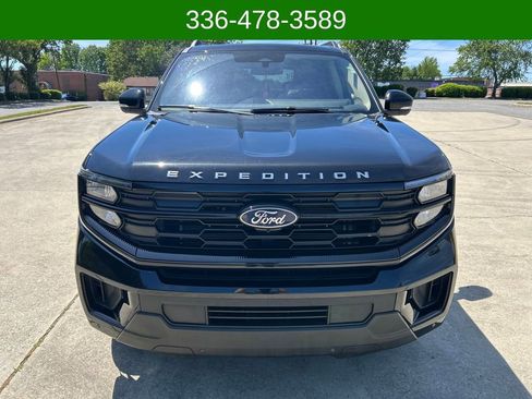 Used 2025 Ford Expedition Max Active AWD/4WD image 8