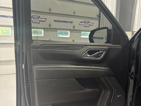 Used 2021 GMC Yukon SLT w/ SLT Premium Package AWD/4WD image 16