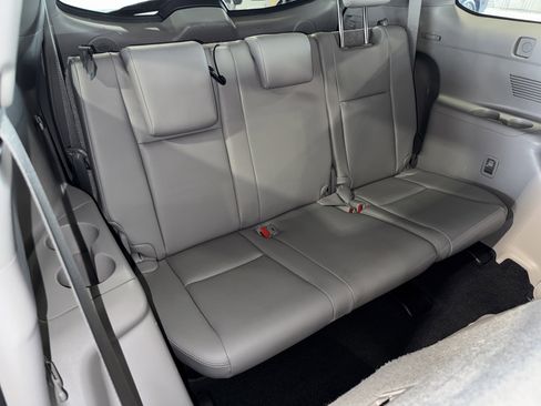 Used 2019 Toyota Highlander Limited w/ Phone Cable & Charge Package image 13