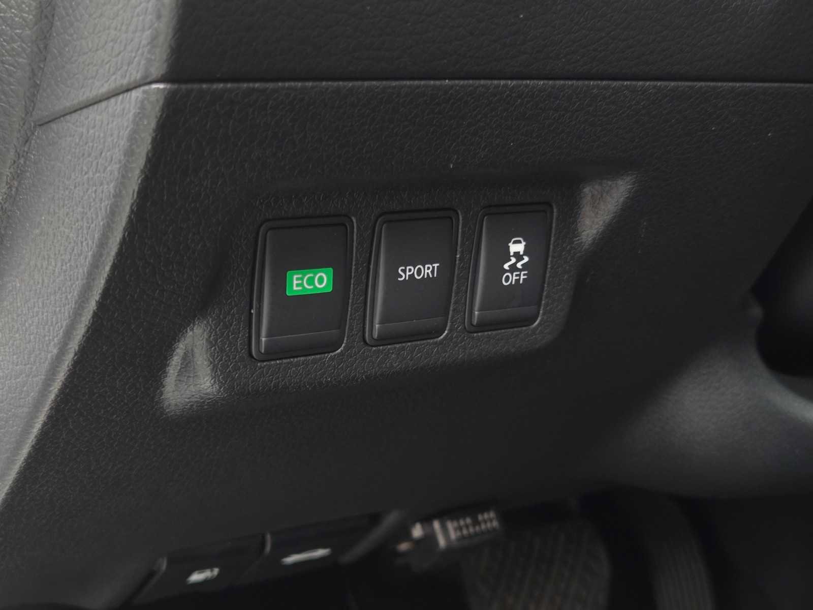 Used 2015 Nissan Sentra SR FWD image 16