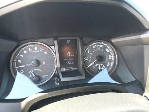 Used 2018 Toyota Tacoma TRD Sport AWD/4WD image 20