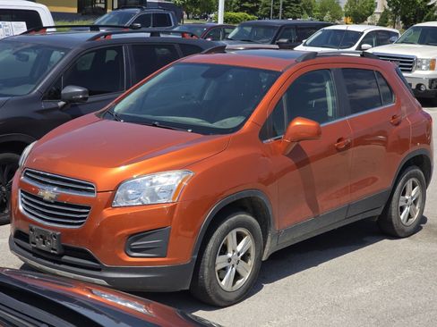 Used 2015 Chevrolet Trax LT w/ LT Sun and Sound Package AWD/4WD image 2