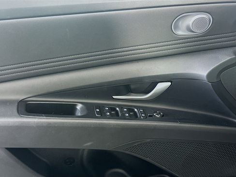 Used 2025 Hyundai Elantra SEL image 15