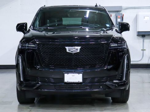 Used 2022 Cadillac Escalade ESV Sport Platinum w/ LPO, ONYX Package image 8