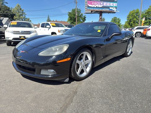 Used 2005 Chevrolet Corvette Coupe w/ Preferred Equipment Group RWD image 2