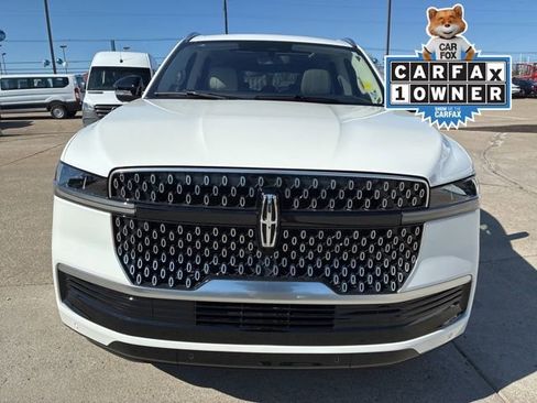 Used 2025 Lincoln Navigator L Reserve AWD/4WD image 2