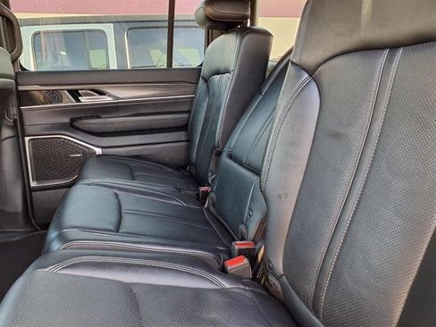 Certified 2024 Jeep Wagoneer L Series III w/ Flexible Seating Group AWD/4WD image 7