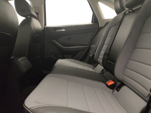 Used 2025 Volkswagen Jetta SE FWD image 18