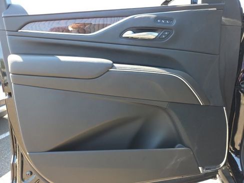 Used 2023 Cadillac Escalade ESV Premium Luxury Platinum image 7