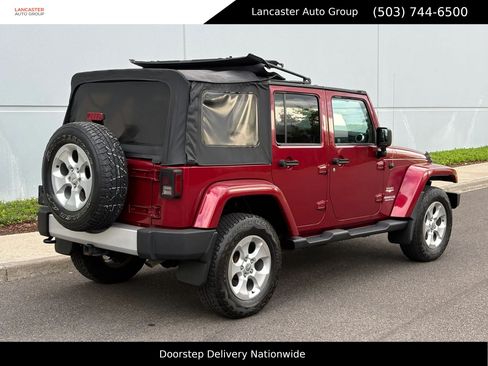 Used 2013 Jeep Wrangler Unlimited Sahara w/ Connectivity Group AWD/4WD image 6