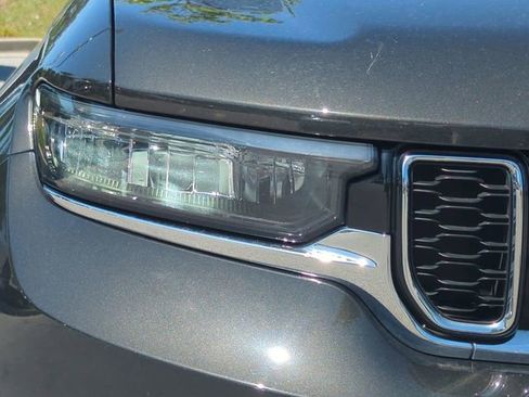 Certified 2022 Jeep Grand Cherokee L Limited AWD/4WD image 11