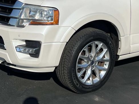 Used 2017 Ford Expedition Limited w/ Equipment Group 301A AWD/4WD image 8