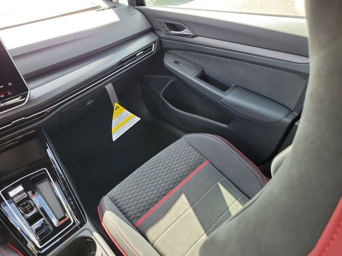 New 2026 Volkswagen GTI SE image 4