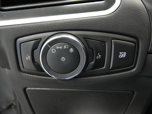 Used 2024 Ford Edge SE image 7