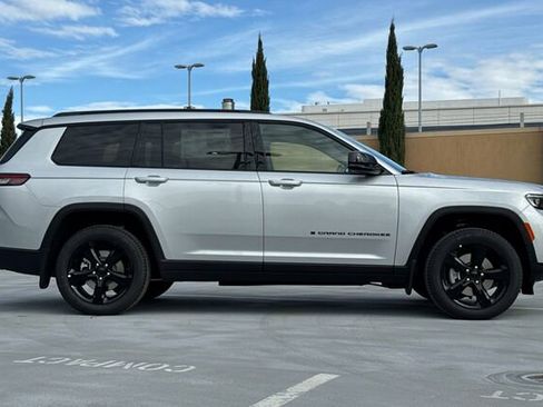 New 2025 Jeep Grand Cherokee L Limited w/ Black Appearance Package image 3