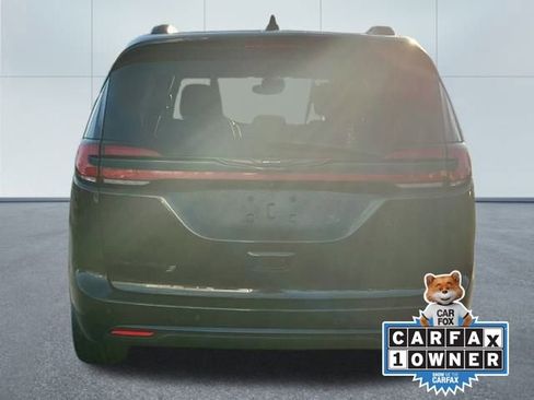 Used 2021 Chrysler Pacifica Touring w/ S Appearance Package image 13