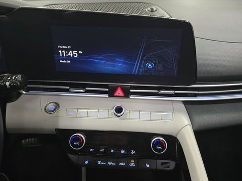 Used 2024 Hyundai Elantra Limited image 29