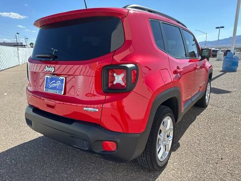 Used 2018 Jeep Renegade Latitude w/ Popular Equipment Group AWD/4WD image 5