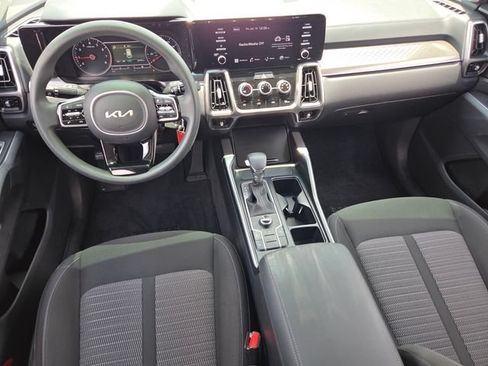 Used 2023 Kia Sorento LX FWD image 11