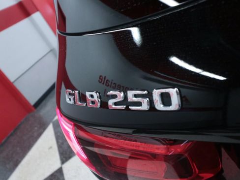 Used 2021 Mercedes-Benz GLB 250 image 32