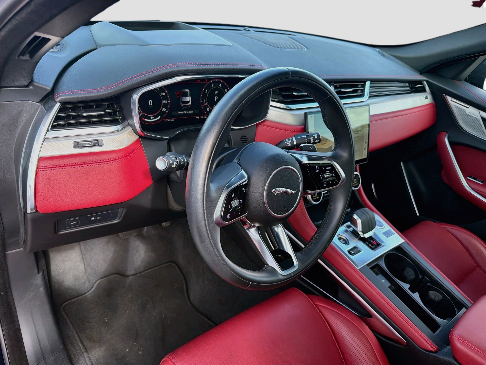 Used 2026 Jaguar F-PACE R-Dynamic S AWD/4WD image 25