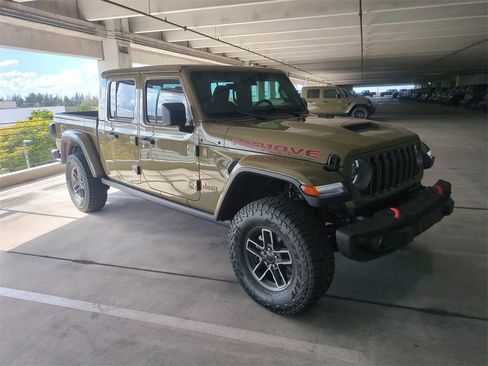 New 2025 Jeep Gladiator Mojave image 2