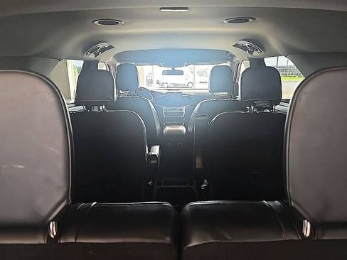 Used 2021 Ford Explorer XLT w/ Equipment Group 202A AWD/4WD image 31